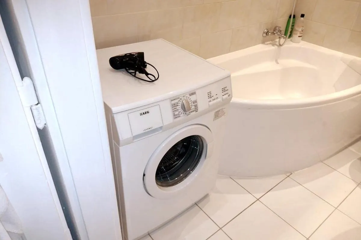 Old Town - 3 Bedrooms Soltyka Str S4 Krakow 0*,  Polonya
