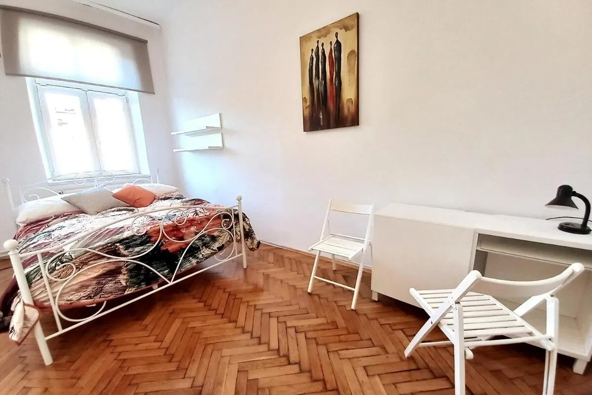 Old Town - 3 Bedrooms Soltyka Str S4 Krakow 0*,  Polonya